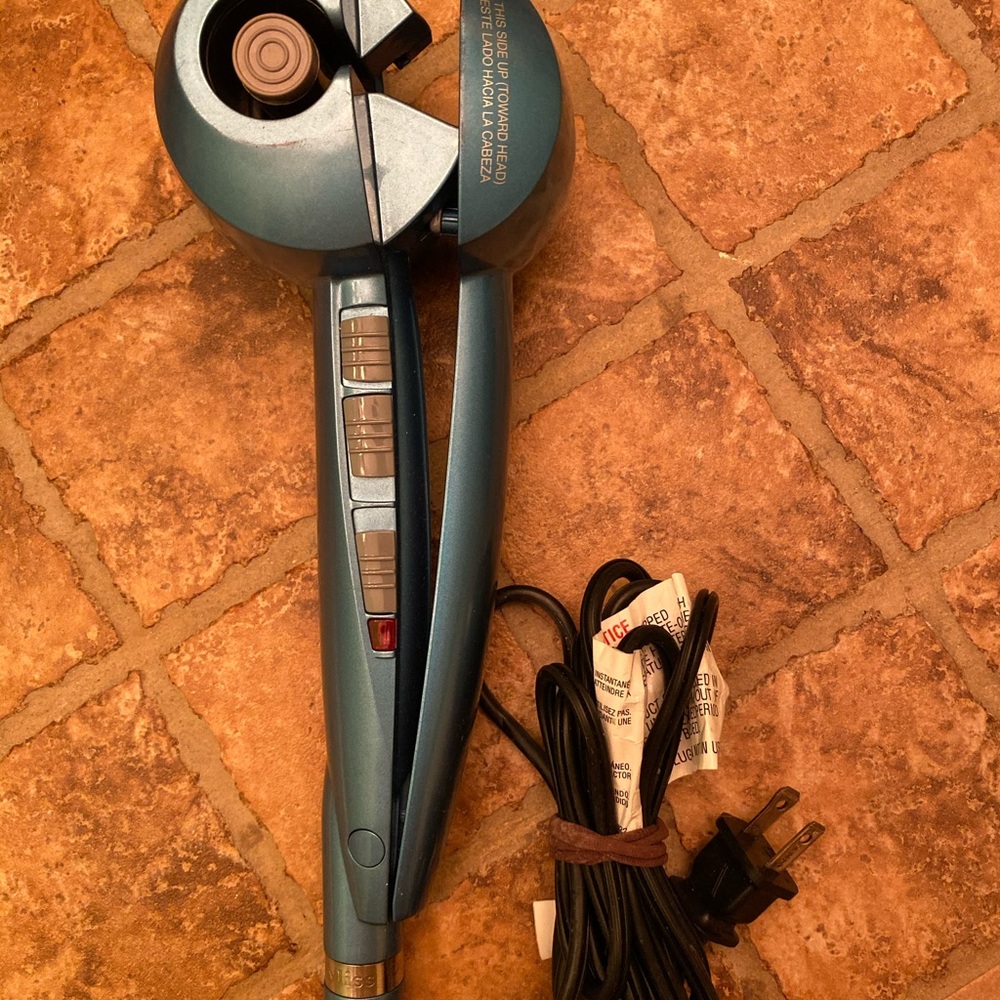 I Have Too Many Curlers . I Need Space. - image 4